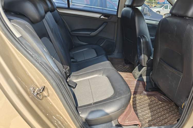 Used Volkswagen Santana 2013 1.6L Automatic Comfort Edition Interior 9