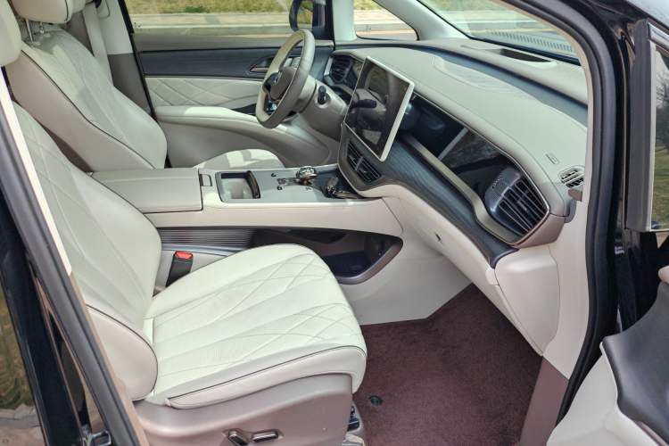 Used Denza D9 2022 DM-i 970 Four-Wheel Drive Prestige Model Interior 2