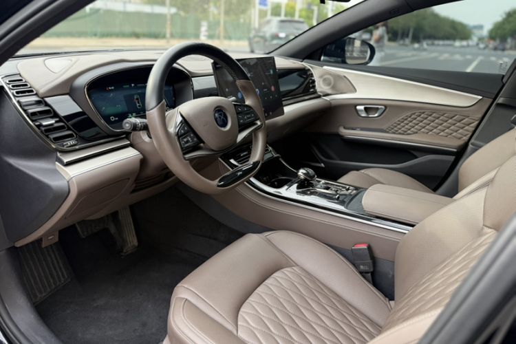 Used BYD Han 2023 EV Champion Edition 506KM Front-Wheel-Drive Premium Model Interior 2