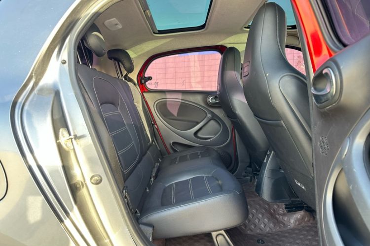 Used smart forfour 2016 0.9T 66 kW Pioneer Edition