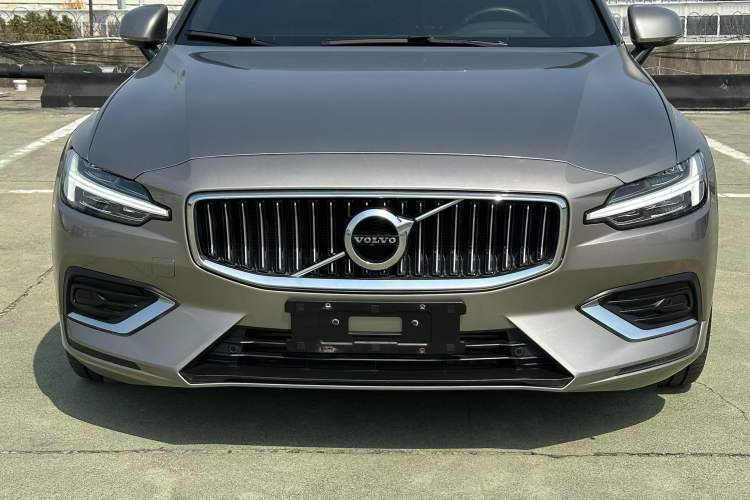 Used Volvo S60 2021 T4 Zhiyi Luxury Edition
