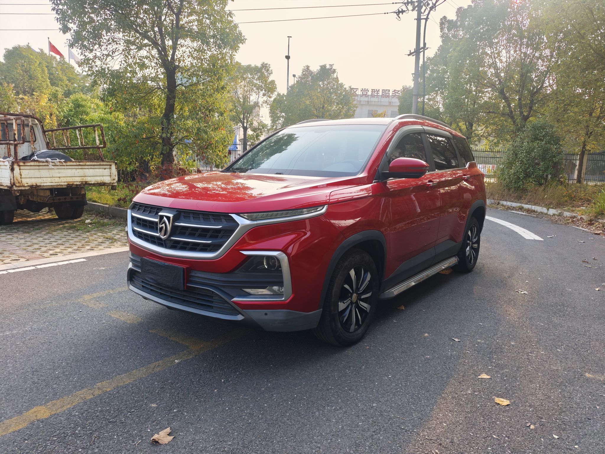 تحت مقدمة السيارة