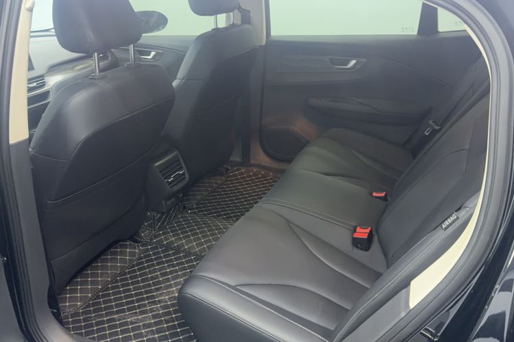 Used Hongqi E-QM5 2022 431 km Charge & Enjoy Edition Interior 2