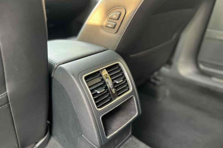 Used Volkswagen Magotan 2015 2.0 TSI Luxury Model
