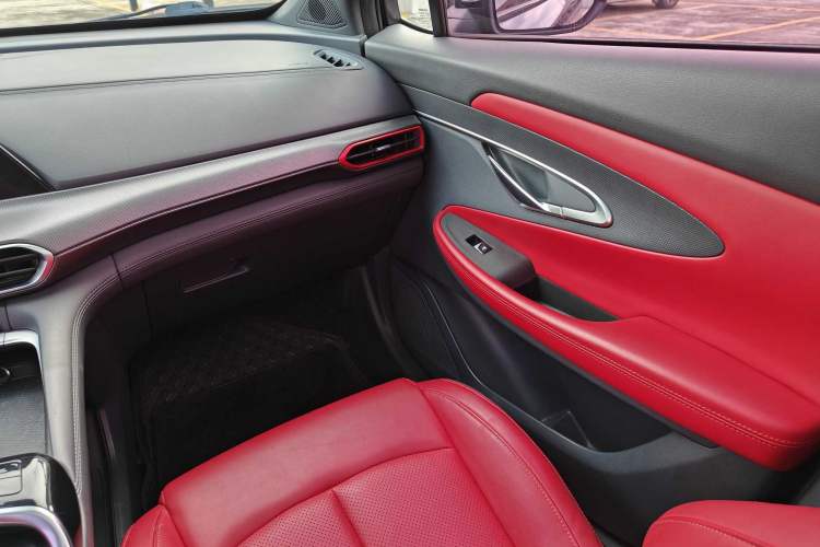 Used CHANGAN UNI-T 2020 1.5T Prestige Version
