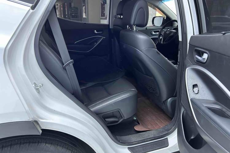 Used Hyundai Santa Fe 2013 2.4L Automatic Two-Wheel Drive Smart Version
