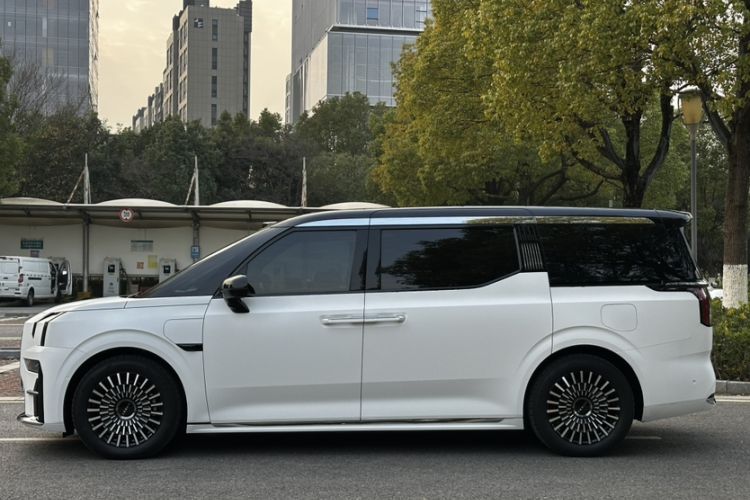 Used Zeekr 009 2024 7-Seater Aisle Version 108 kWh
