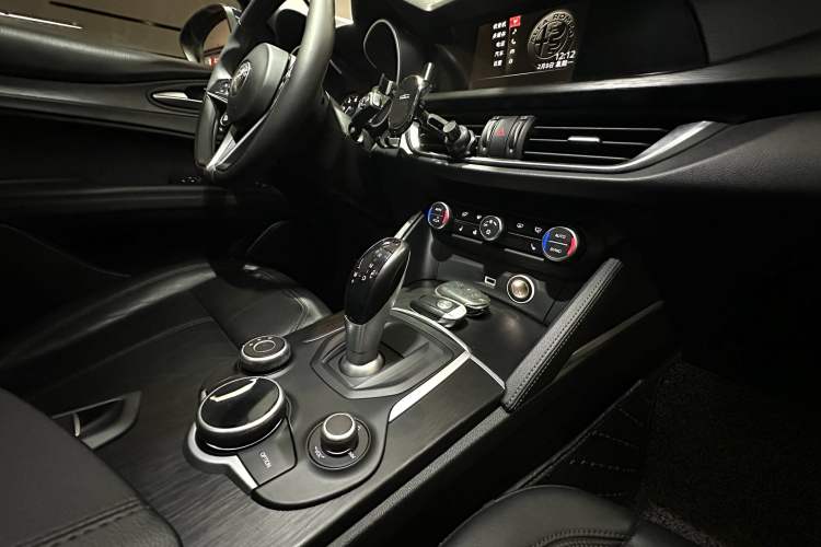 Used Alfa Romeo Stelvio 2017 2.0T 200HP Luxury Edition