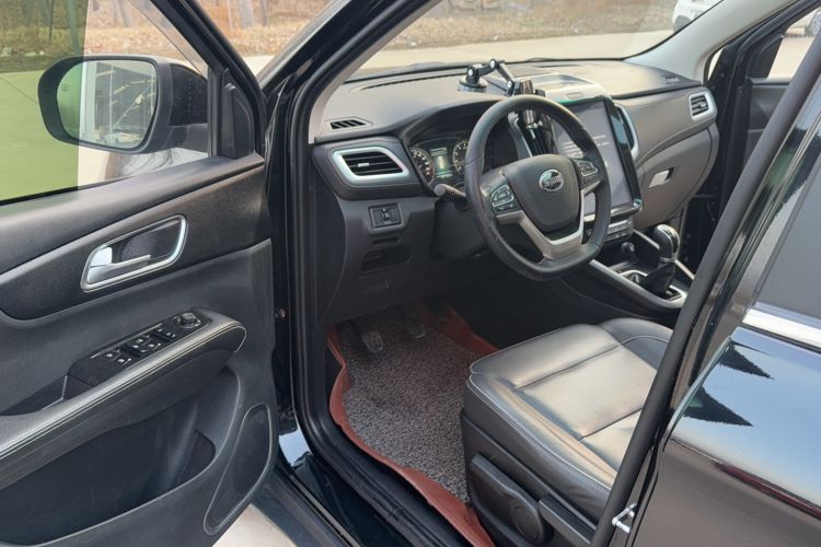 Used SWM X7 2016 1.8L Manual Luxury Edition 7 Seats
