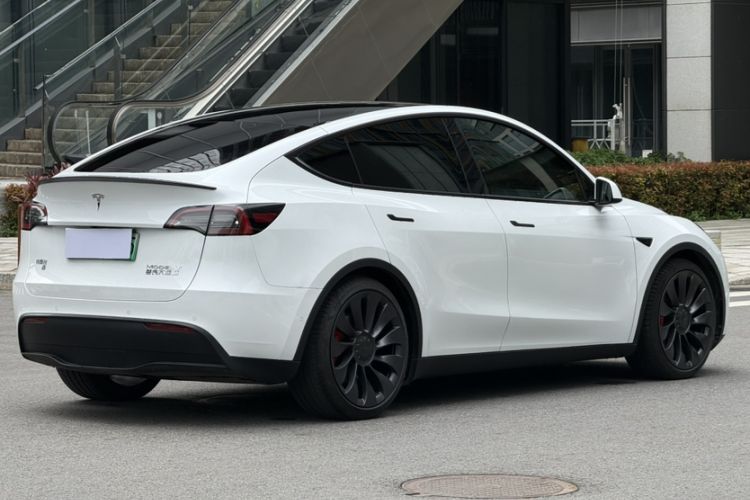 Used Tesla Model Y 2023 High-Performance All-Wheel-Drive Version