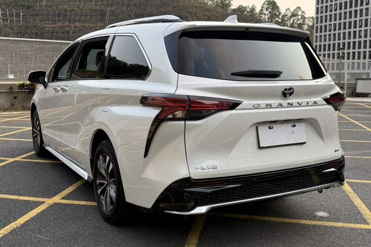 Used Toyota Granvia 2024 2.5L Hybrid Luxury Edition Exterior 6