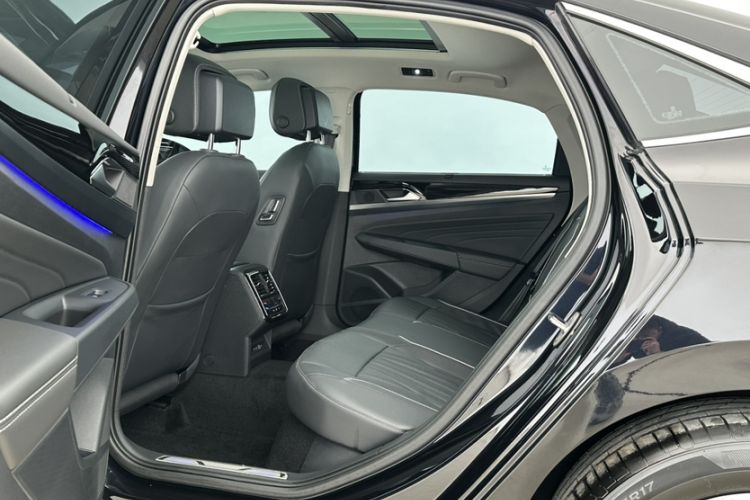 Used Volkswagen Passat New Energy 2023 430 PHEV Hybrid Luxury Edition Interior 4