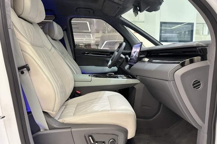 Used Zeekr 009 2024 7-Seater Walk-Through Version Four-Wheel Drive 108 kWh
