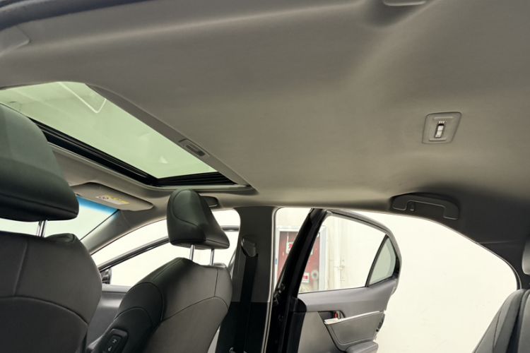 Used Toyota Camry 2023 2.0G Luxury Edition
