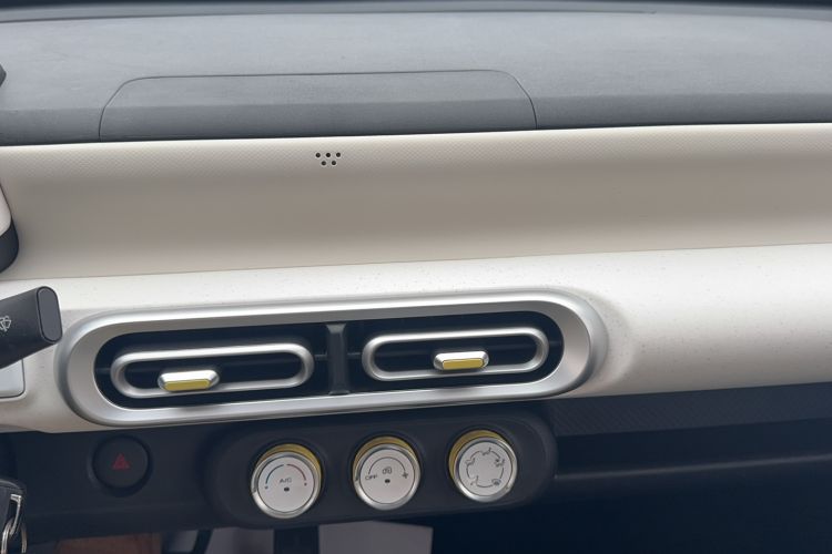 Used Wuling Hongguang MINIEV 2024 3rd Generation 215km Youth Edition Audio And AC Panel