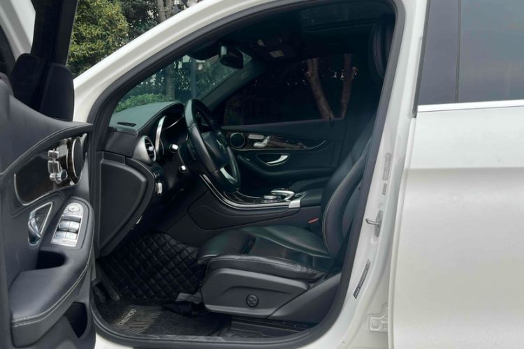 Used Mercedes-Benz GLC 2019 GLC 260 4MATIC Luxury Model
