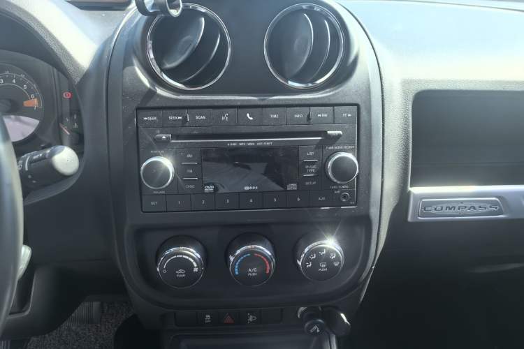 Used Jeep Compass 2014 2.4L four-wheel drive sport version