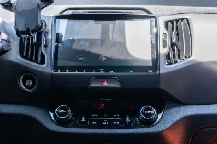 Used Kia Sportage R 2016 2.0L Automatic Two-Wheel Drive DLX Interior 3