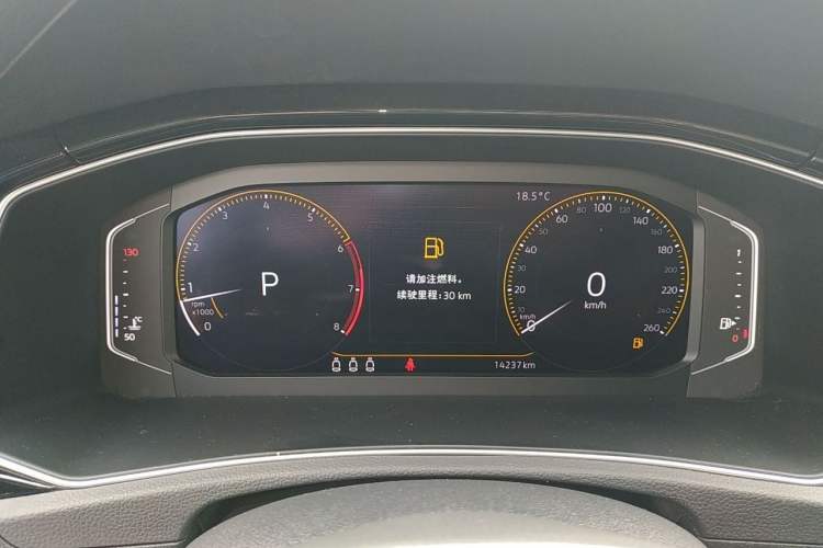 Used Volkswagen T-ROC 2018 280TSI DSG Two-Wheel-Drive Luxury Version China V Emission Standard Odometer Close Up