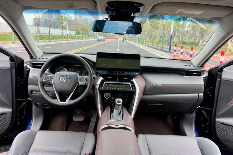 Used Toyota Harrier 2022 2.0L CVT Two-Wheel Drive Deluxe Edition
