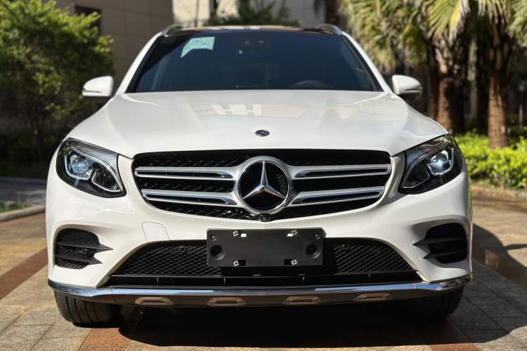 Used Mercedes-Benz GLC 2018 Facelift GLC 260 4MATIC Luxury Edition Exterior 4