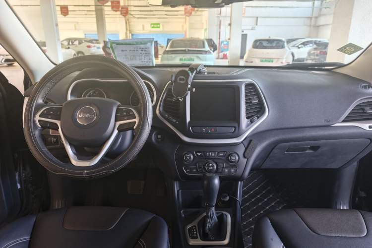 Used Jeep Cherokee 2020 2.0L Two-Wheel Drive Classic Sports Edition