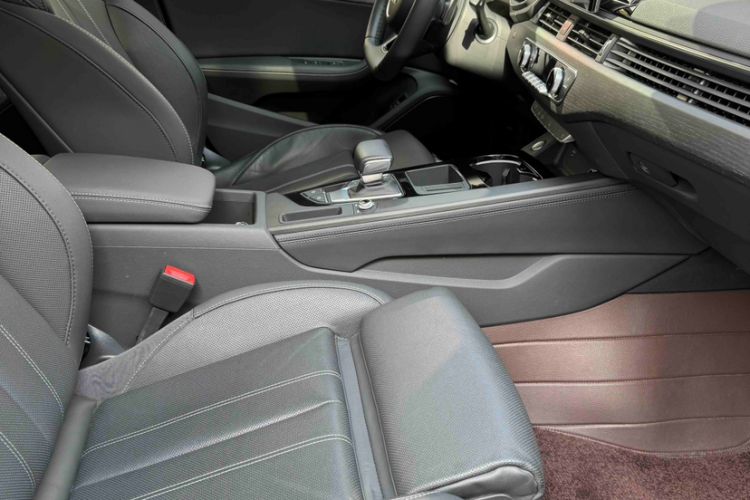 Used Audi A4L 2023 40 TFSI Luxury Dynamic Model