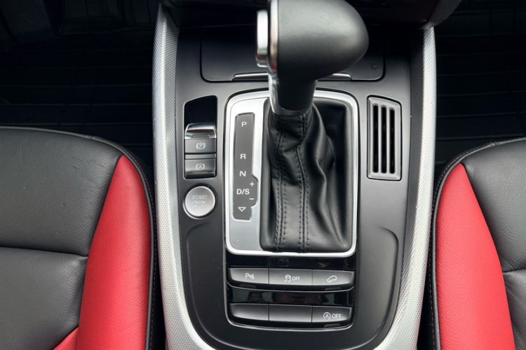 Used Audi Q5 2017 Plus 40 TFSI Technology Model Gear Lever