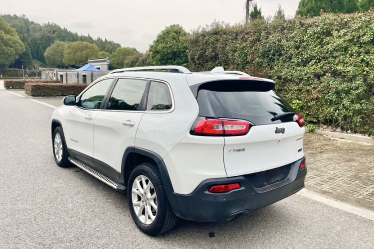Used Jeep Cherokee 2016 2.0L Superior Edition