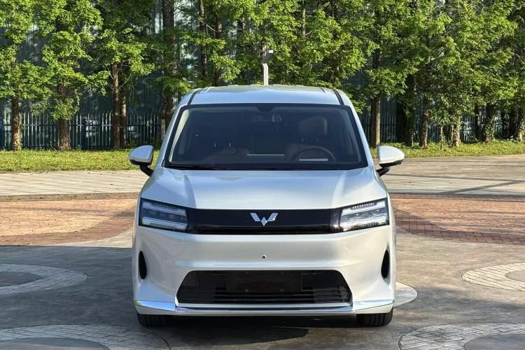 Used Wuling Starlight 730 2025 Model Pure Electric 500km Luxury Edition

