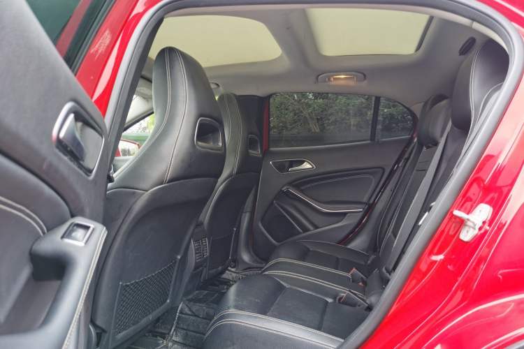 Used Mercedes-Benz GLA 2015 GLA 220 4MATIC Luxury Model Interior 1