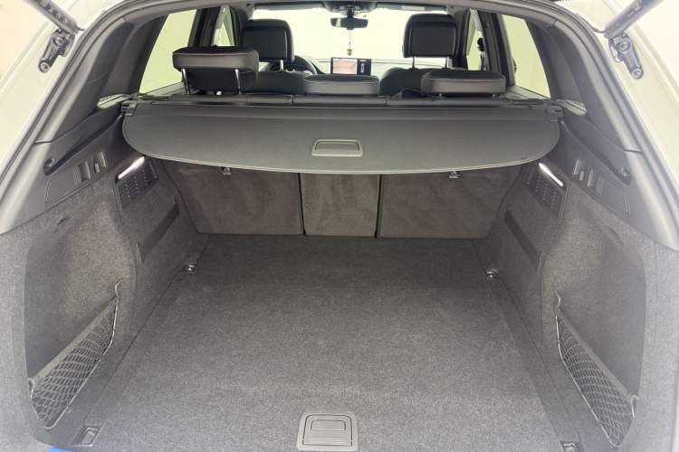 Used Audi Q5L 2023 40T Luxury Dynamic Model Trunk