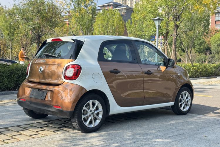 Used smart forfour 2016 1.0L 52 kW Dynamic Edition
