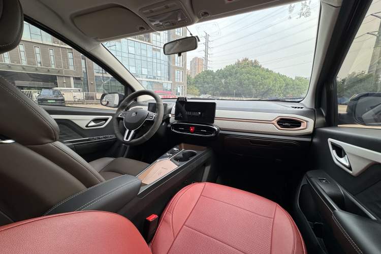 Used SOL E10X 2021 302 km Range Fashion Edition 31.4 kWh
