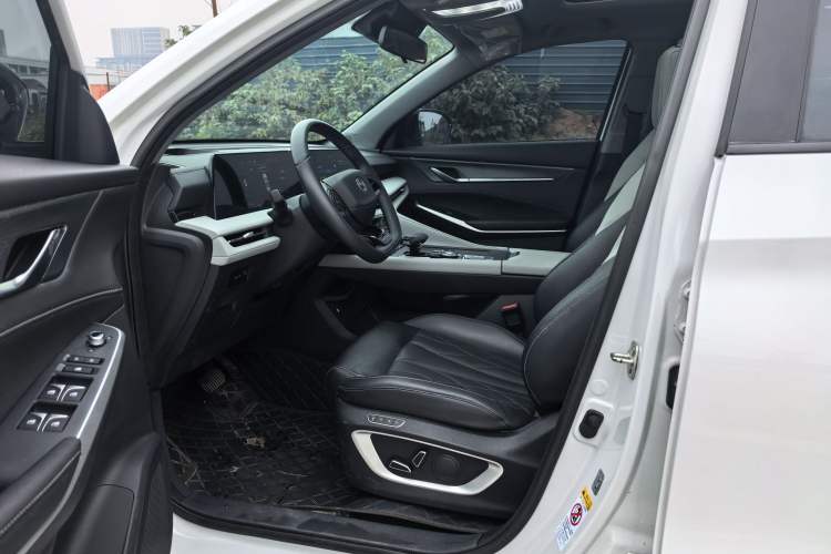 Used Changan CS75 PLUS 2024 3rd Generation Champion Edition 2.0T Intelligent Drive Performance Model
