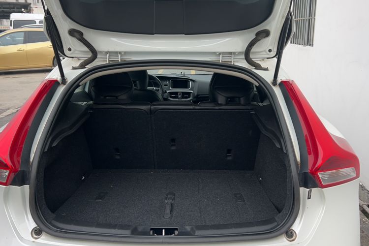 Used Volvo V40 2016 T3 Smart Luxury Edition