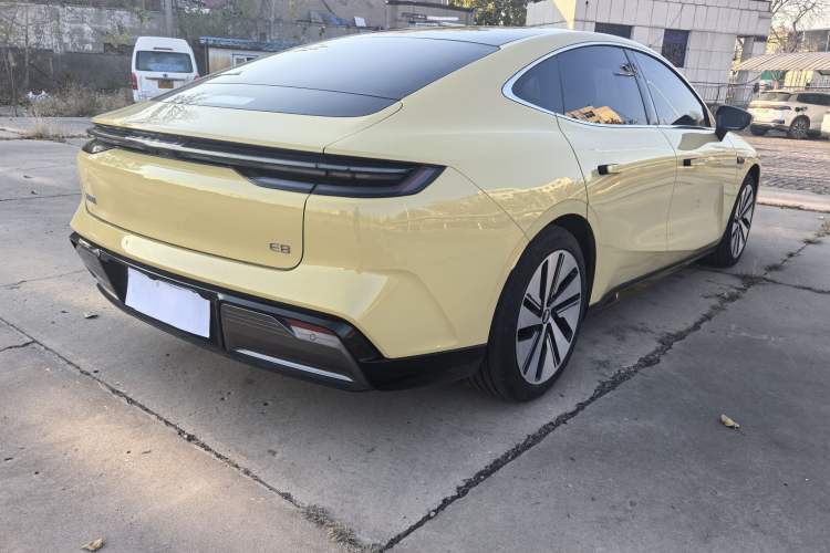 Used Geely Galaxy E8 2024 665 km Range Rear-Drive Starship Long-Range Version
