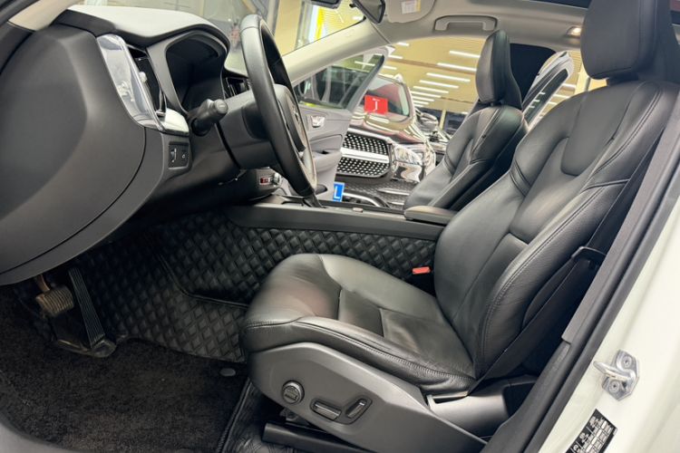 Used Volvo XC60 2019 T5 4x4 Smart Edition China VI Standard