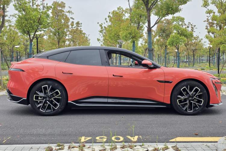 Used Avatr 06 2025 Pro Range-Extended Edition Exterior 7