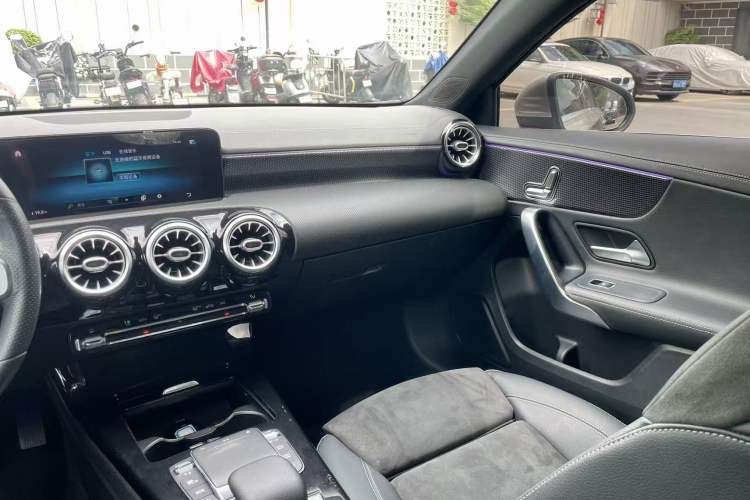 Used Mercedes-Benz A-Class 2020 Restyled A 200 L Sport Sedan Fashion Version