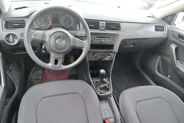 Used Volkswagen Santana 2015 1.6L Manual Fashion Edition
