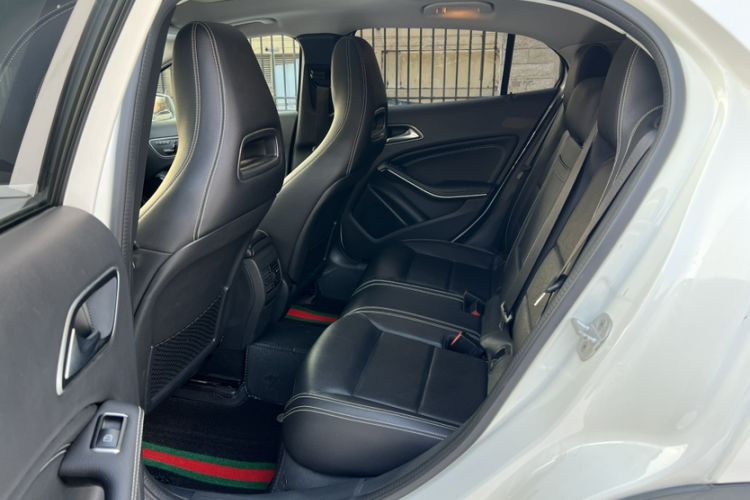 Used Mercedes-Benz GLA 2015 GLA 220 4MATIC Luxury Model Interior 4