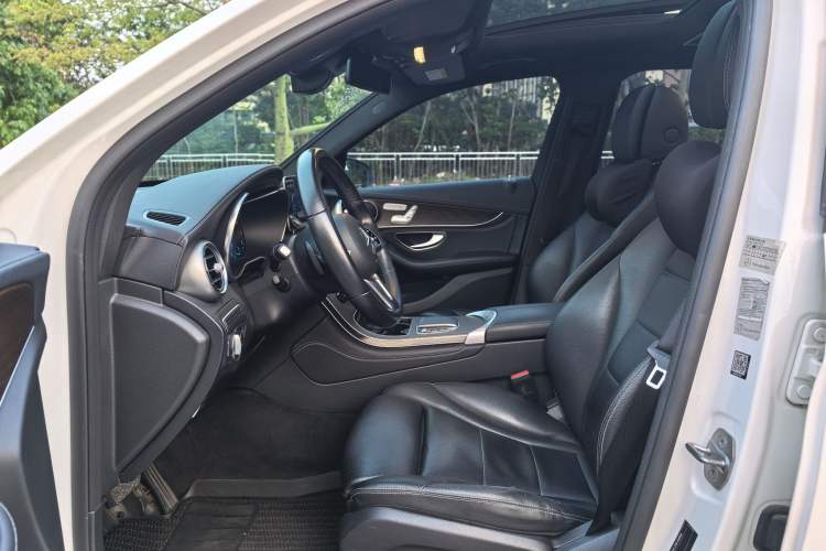 Used Mercedes-Benz GLC 2020 GLC 300 L 4MATIC Dynamic Edition Interior 2