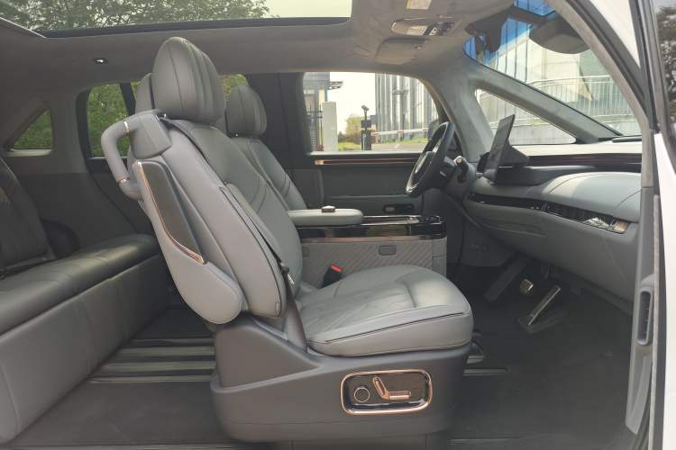 Used Zeekr MIX 2025 Intelligent Driving Version Interior 12