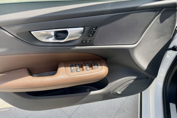 Used Volvo S60 2022 B4 Zhiyuan Luxury Edition
