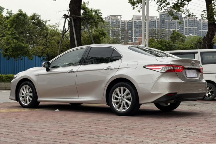Used Toyota Camry 2021 2.0G Luxury Edition
