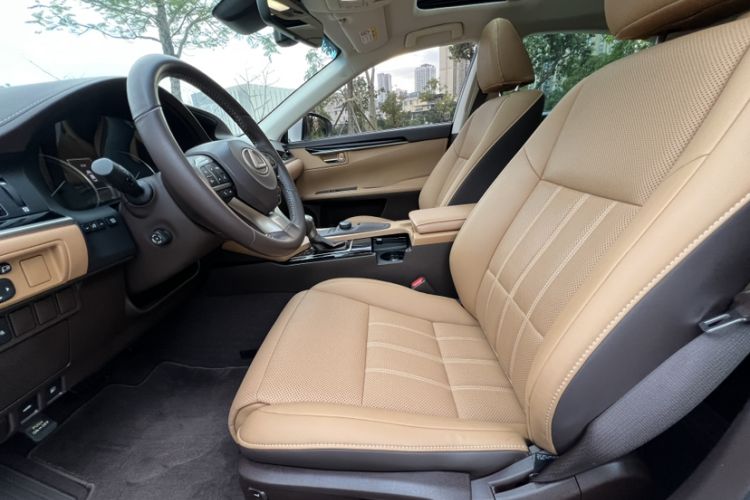 Used Lexus ES 2017 300h Mark Levinson Comfort Edition
