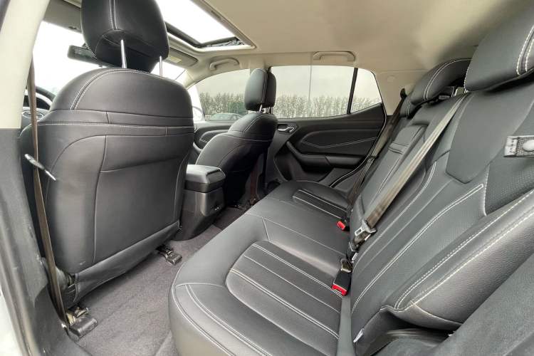 Used Soueast DX3 2022 1.5L Manual Luxury Version Interior 3