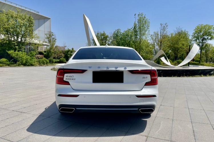 Used Volvo S60 2022 B4 Zhiyuan Luxury Edition
