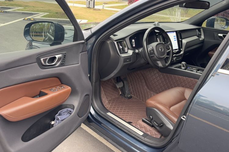 Used Volvo XC60 2023 B5 4x4 Smart Luxury Edition